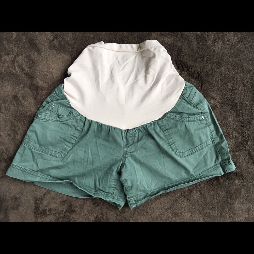 Green maternity shorts size M